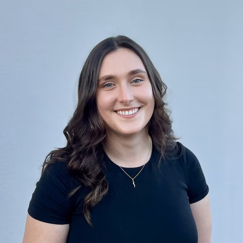 A photo of Dayna showing a warm, welcoming smile